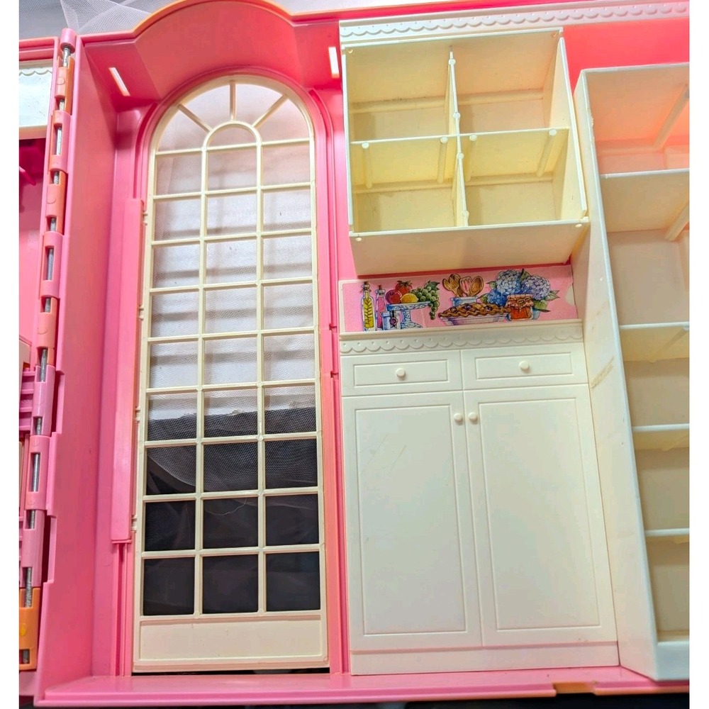 1998 Mattel Barbie Magic Kitchen Playset Model 18900 Pink White Fold-Up House